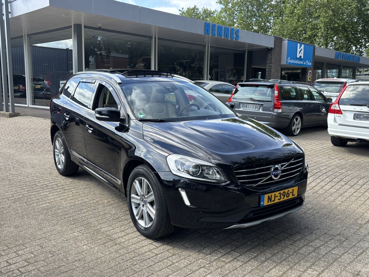 Volvo XC60 - 2.0 D4 Aut8 Polar+ Panorama Standkachel - AutoWereld.nl