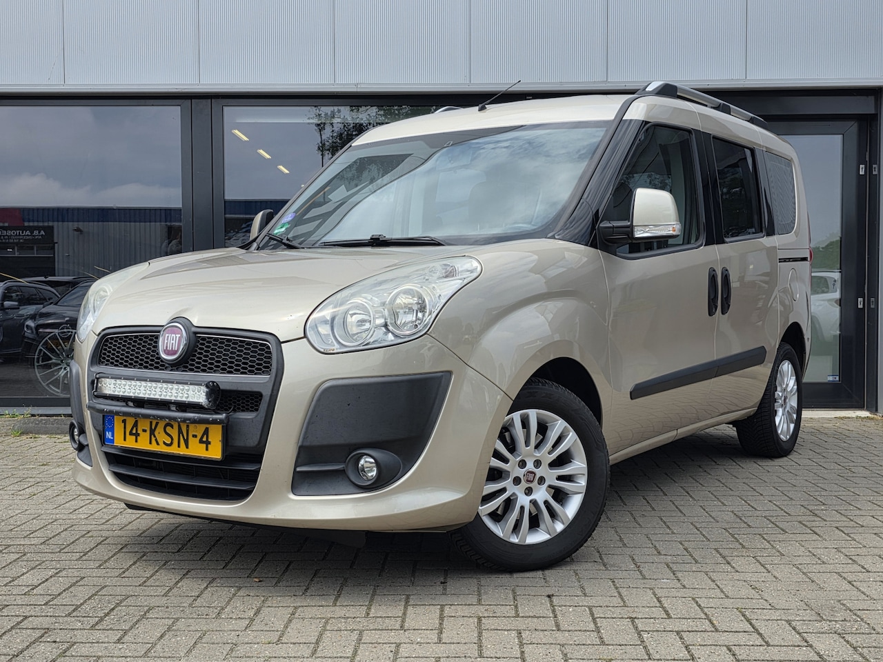 Fiat Doblò - 1.4 Emotion + DUBBELE SCHUIFDEUR + KLIMA + LM VELGEN + CRUISE + LEDER PAKKET - AutoWereld.nl