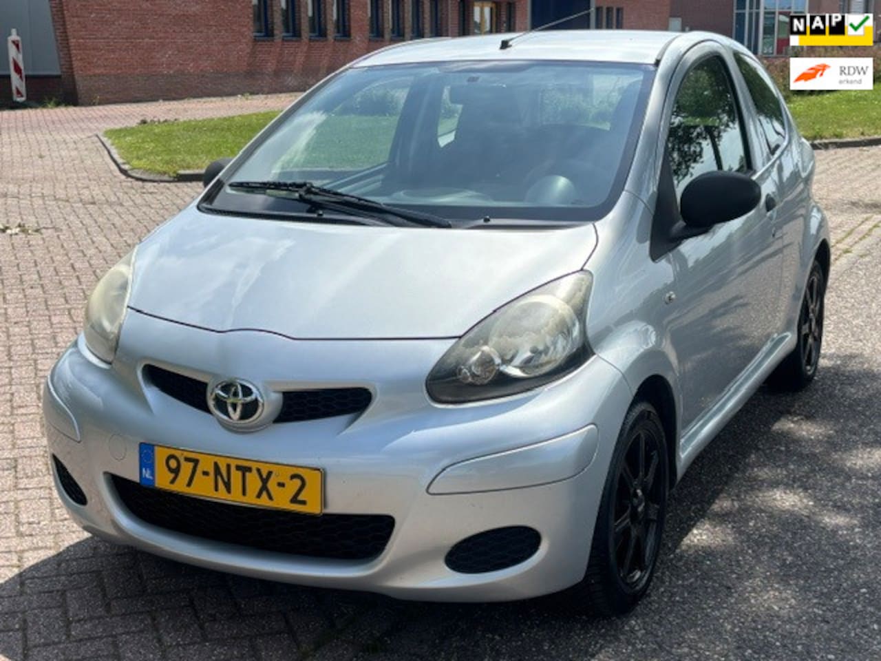 Toyota Aygo - 1.0-12V Access 3-Drs Audio-CD/MP3 Colorpakket LMV 14" Getint glas EBD Dealeronderhoud 1297 - AutoWereld.nl