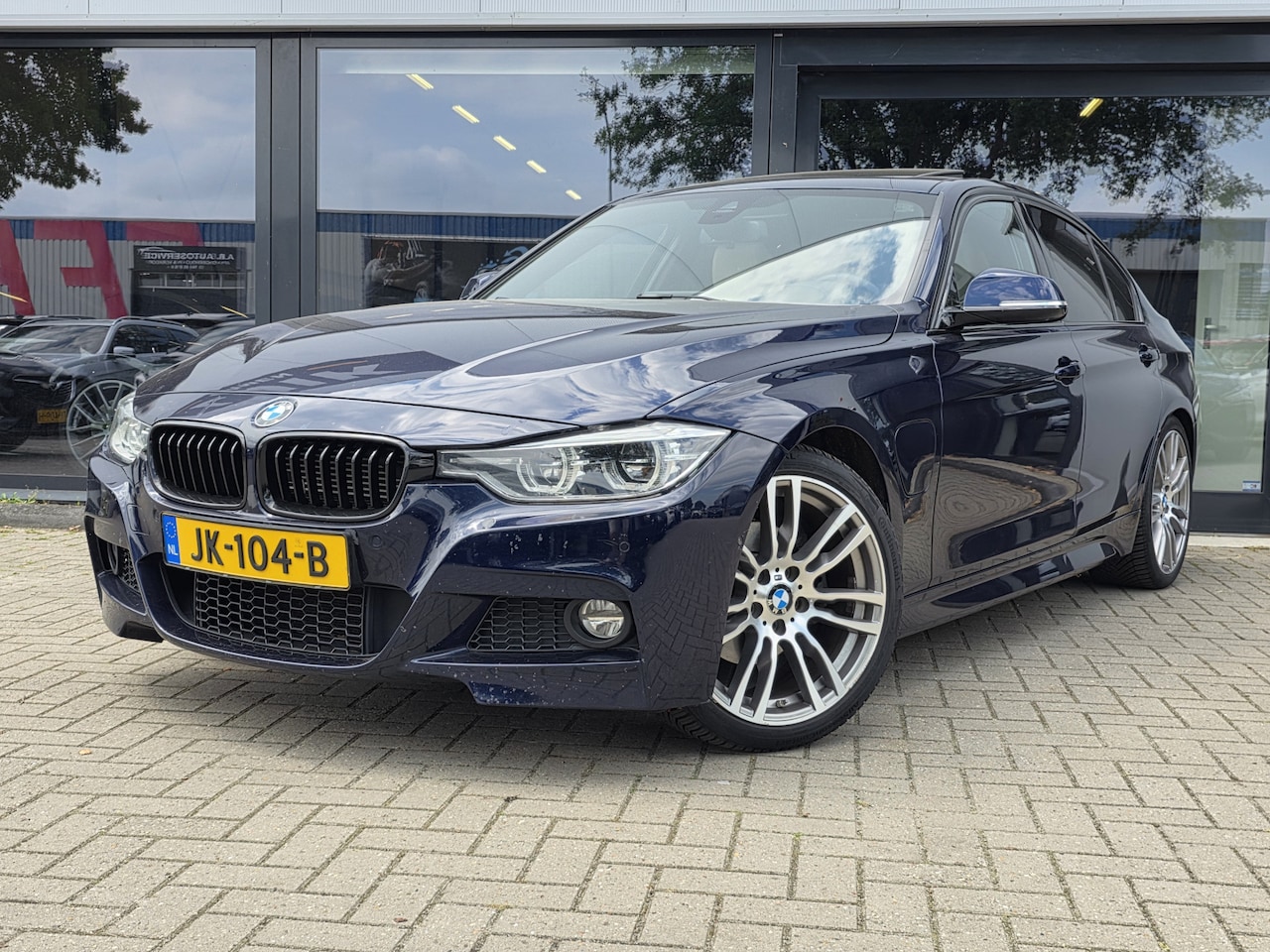 BMW 3-serie - 330e High Executive + M-SPORT + KEYLESS + SCHUIFDAK + TOP VIEW + HEADUP - AutoWereld.nl