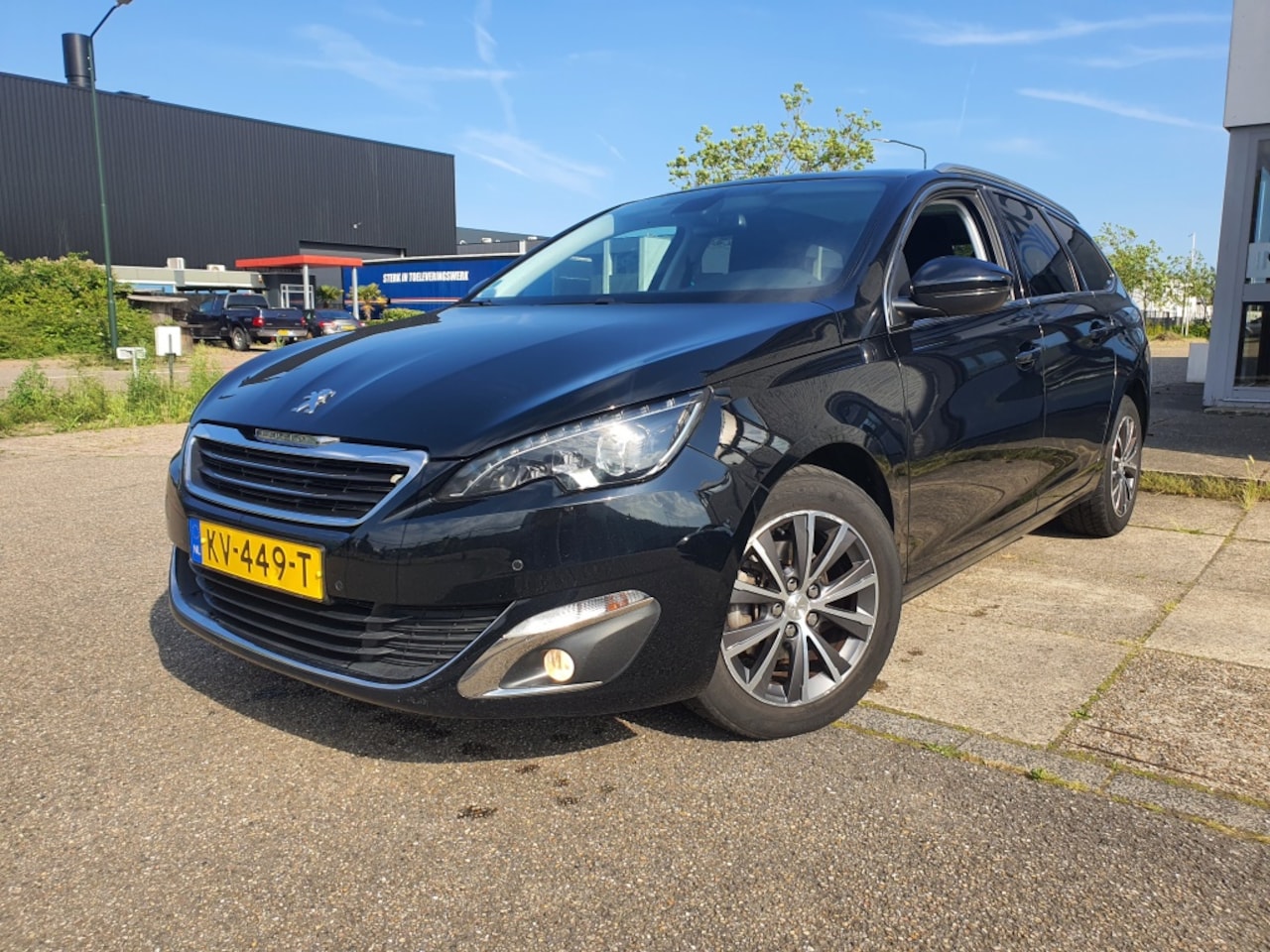 Peugeot 308 SW - 1.2 PureT.Blue L. Pr AUTOMAAT|ECC|NAVI|PANO|XENON|NAP|APK|2016 - AutoWereld.nl