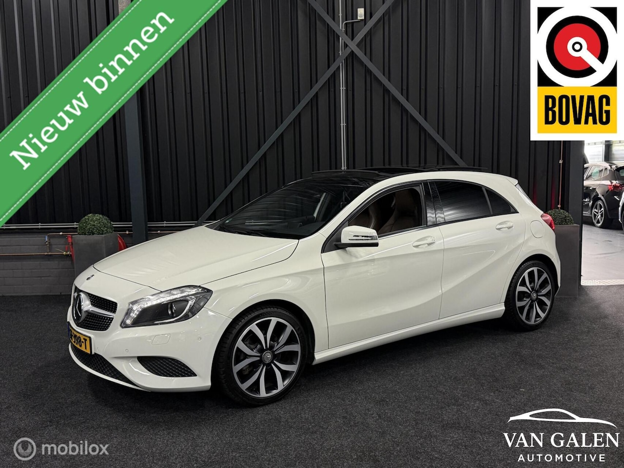 Mercedes-Benz A-klasse - 180 Nieuwstaat Airco|PANO|Trekhaak| - AutoWereld.nl