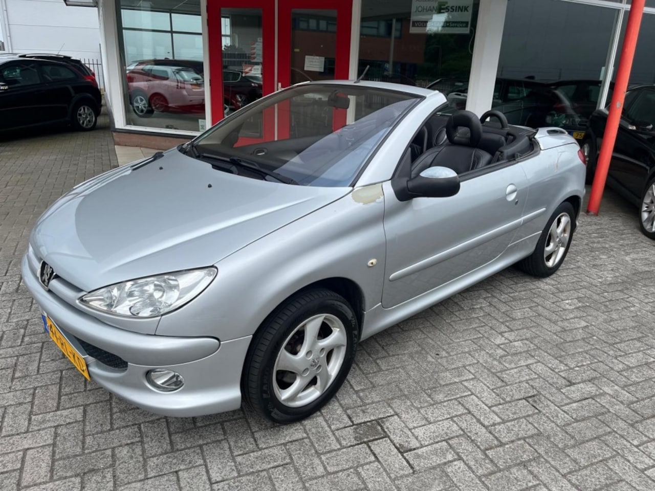 Peugeot 206 - CC 1.6 aut. 109PK APK T/M 8-2027 - AutoWereld.nl