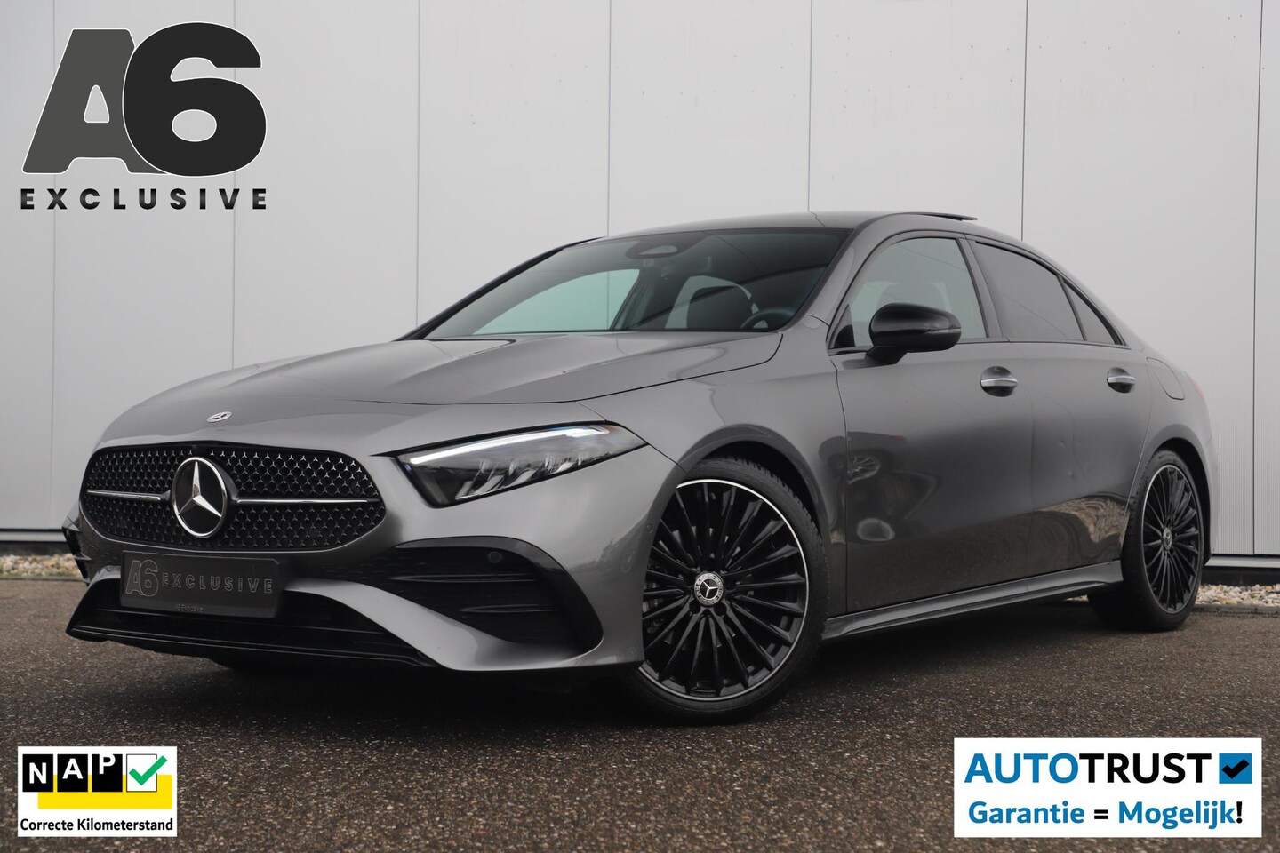 Mercedes-Benz A-klasse - 180 AMG Line Night Pakket Automaat Panoramadak 19 inch Keyless Sfeerverlichting Burmester - AutoWereld.nl