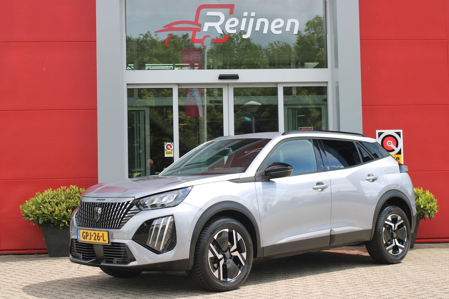Peugeot 2008 - 1.2 100PK ALLURE | TREKHAAK | CAMERA VOOR + ACHTER | NAVIGATIE | DRAADLOZE APPLE CARPLAY/A - AutoWereld.nl