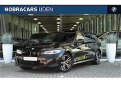 BMW 3-serie Touring - 330e xDrive High Executive M Sport Automaat / Trekhaak / Panoramadak / Sportstoelen / Comf