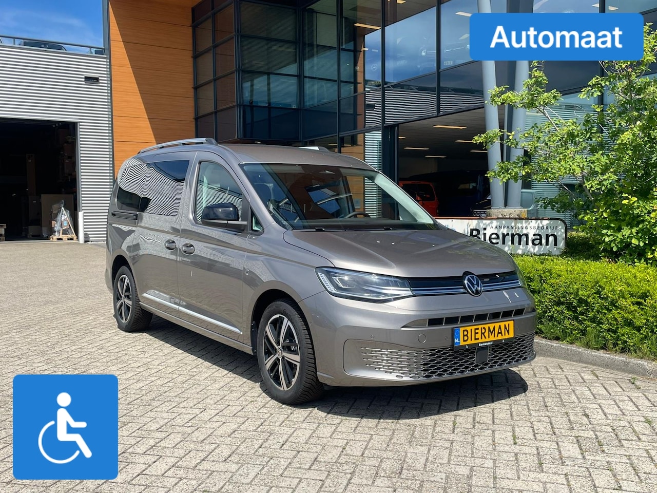 Volkswagen Caddy Maxi - L2 Rolstoelauto Automaat 5+1 STYLE uitvoering PHEV / HYBRIDE - AutoWereld.nl