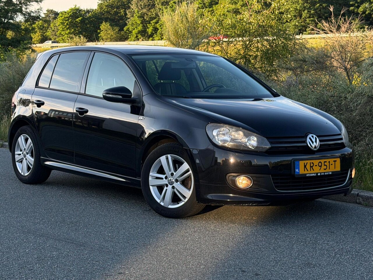Volkswagen Golf - 1.2 TSI Highline BlueMotion R-LINE NAVI AIRCO STOELVERW LED 6-BAK PDC HALF LEDER - AutoWereld.nl