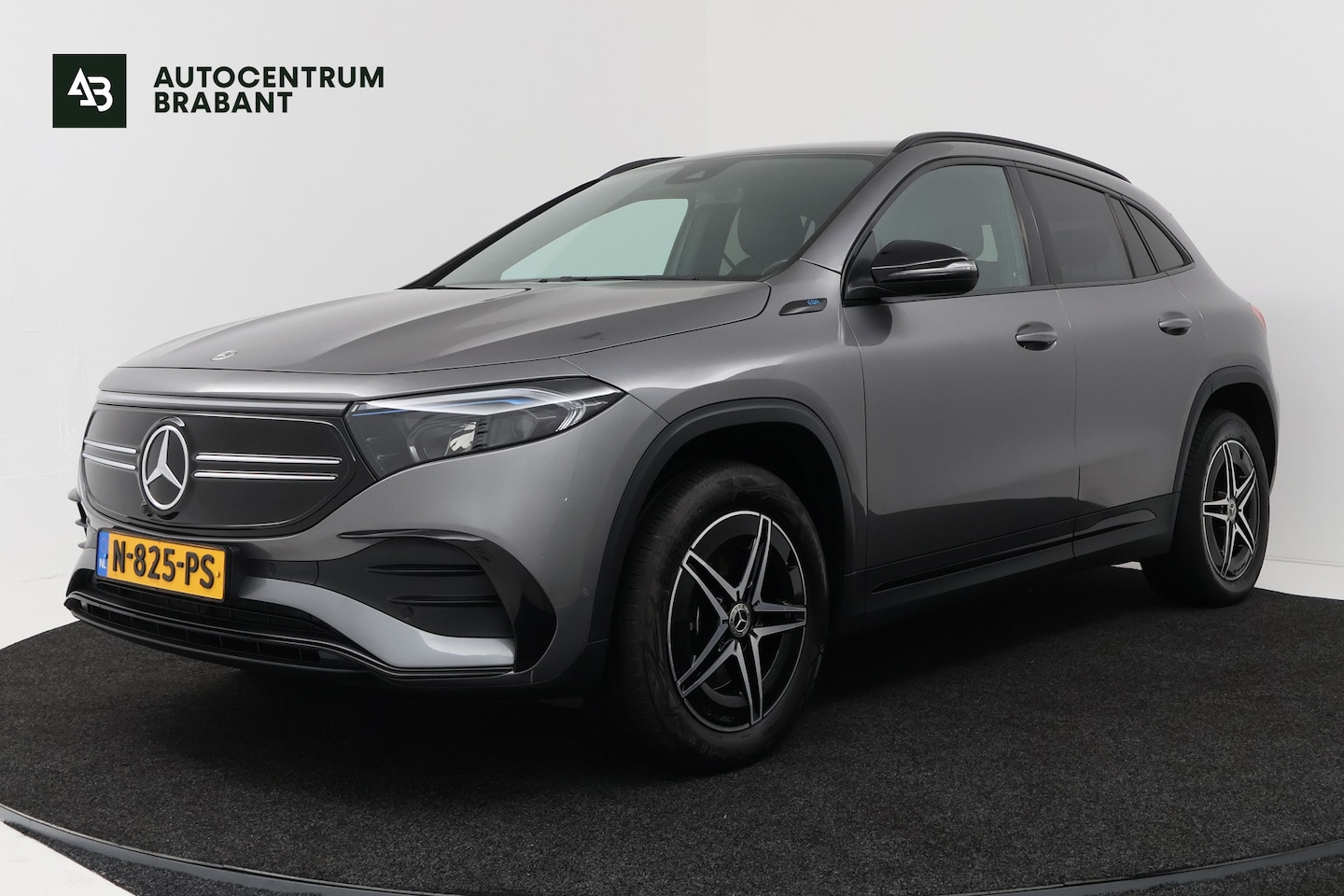 Mercedes-Benz EQA - 250 Business Solution AMG 67 kWh (STOELVERWARMING, SFEERVERLICHTING, CAMERA, PARKEERSENSOR - AutoWereld.nl