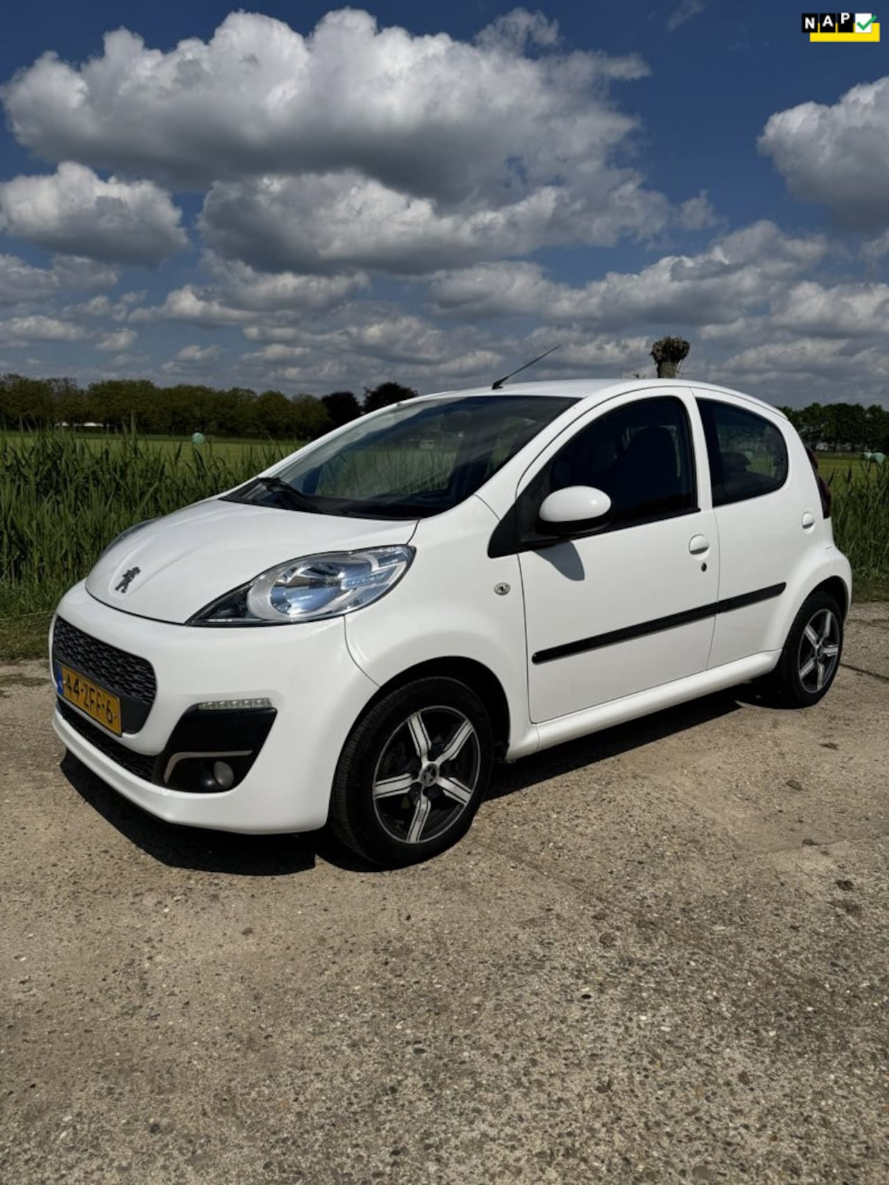 Peugeot 107 - 1.0 5DR 2012 Wit/Airco/NAP/LM velgen /Nette auto - AutoWereld.nl