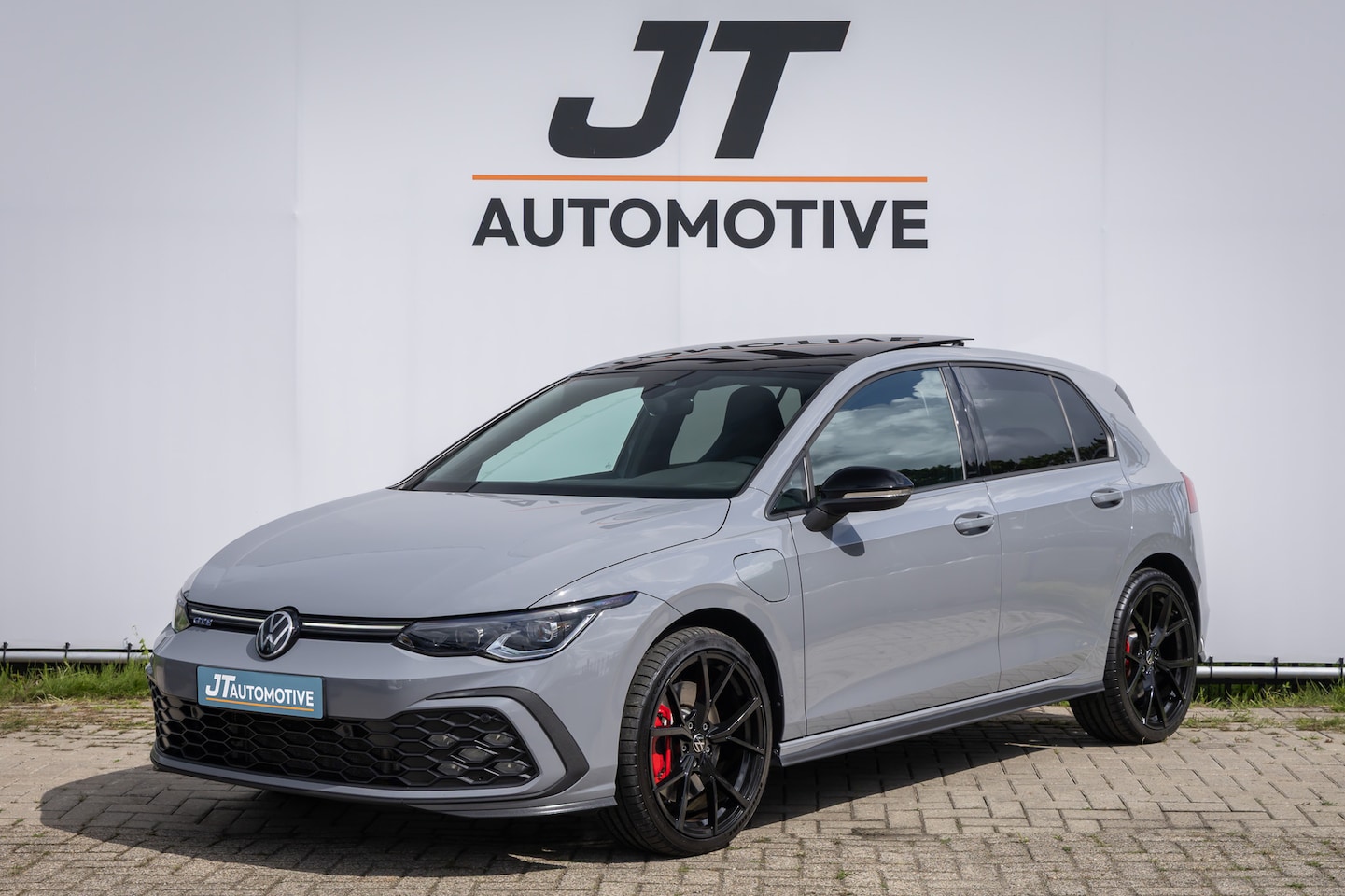 Volkswagen Golf - GTE 1.4 eHybrid GTE pano | IQ light | Stoelverwarming | Adaptive cruise control | Carplay - AutoWereld.nl