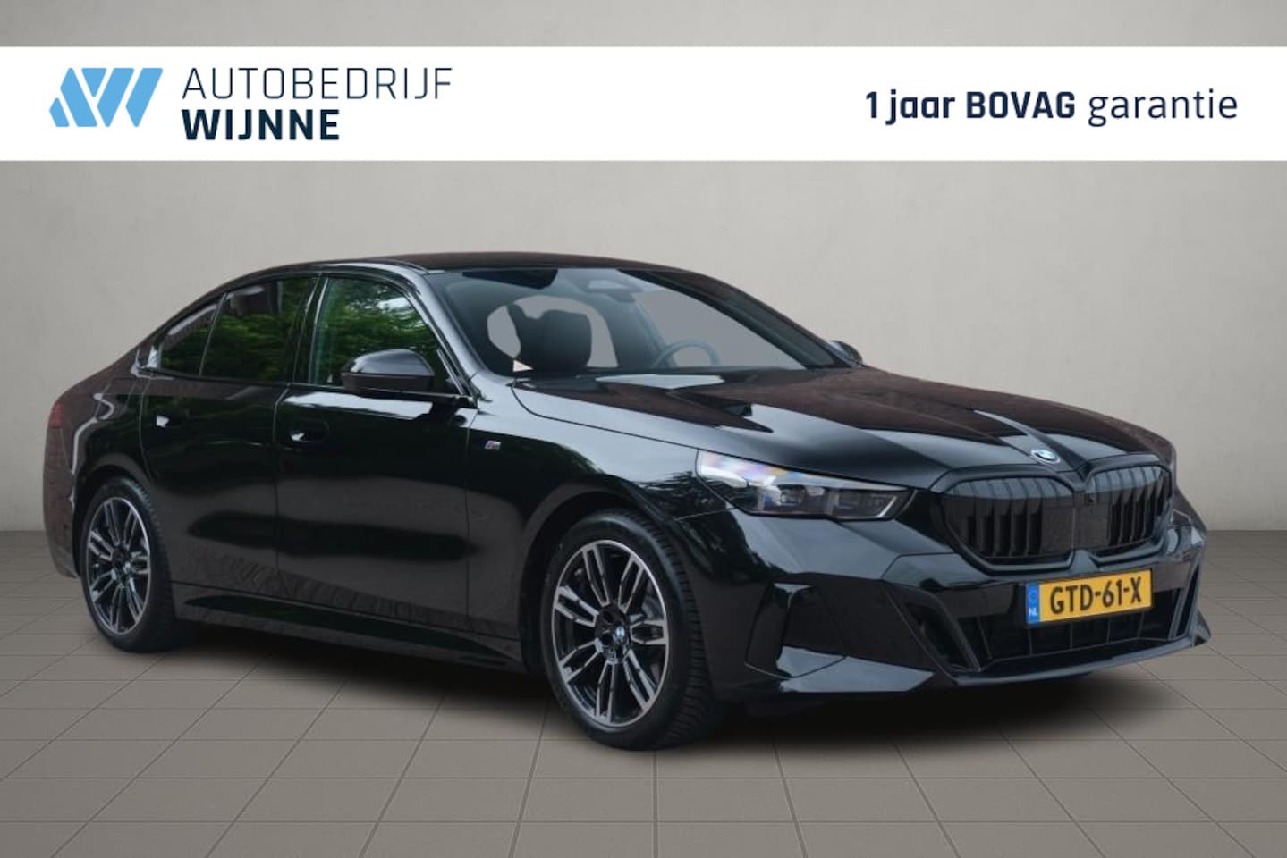 BMW 5-serie - 520i 190pk Aut. M Sport | Panoramadak | Carbon | 360° Camera | Keyless | Head-Up Display | - AutoWereld.nl