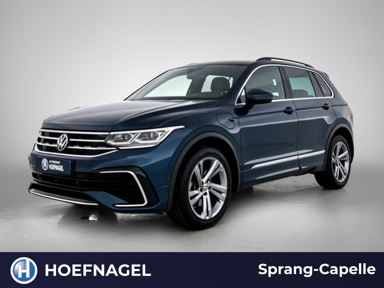 Volkswagen Tiguan - 1.4 TSI eHybrid R-Line | Camera | CarPlay | Matrix LED | Virtual Cockpit Pro - AutoWereld.nl