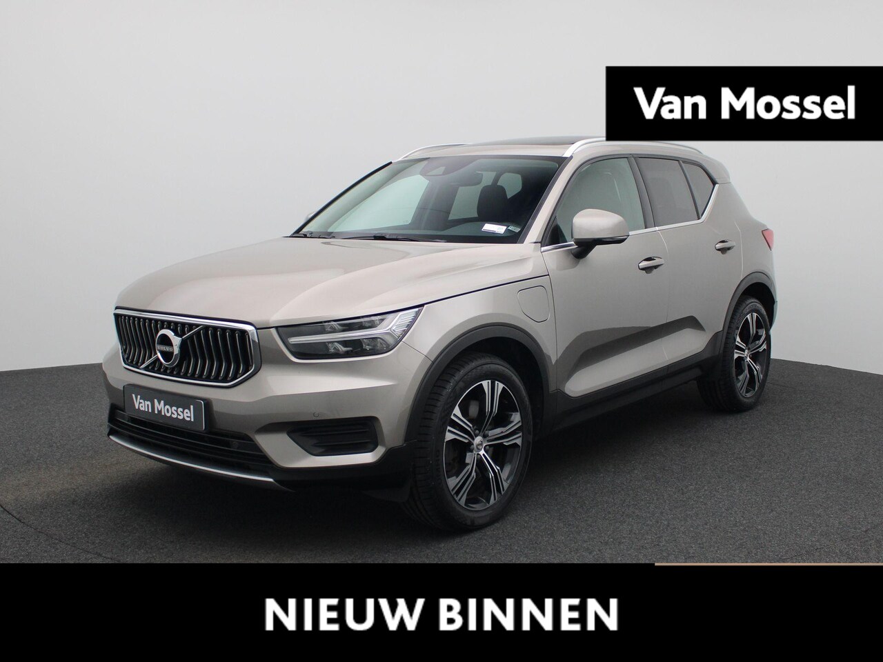 Volvo XC40 - 1.5 T4 Recharge Inscription | Automaat | Panoramadak | Trekhaak | Harman Kardon | Apple Ca - AutoWereld.nl