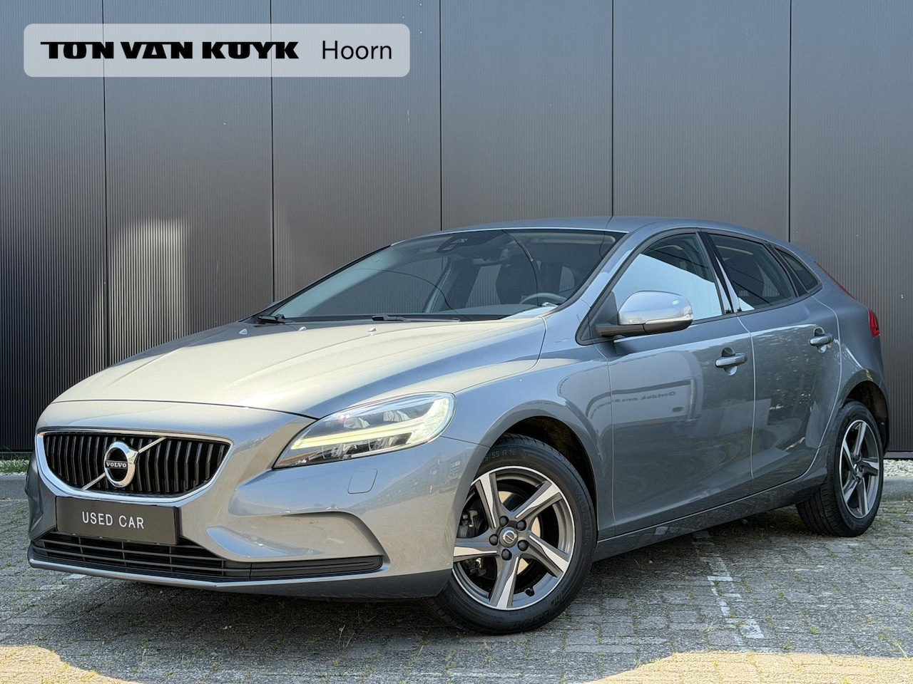 Volvo V40 - 2.0 D2 Nordic+ / Stoel verwarming /Cruise control / LED / NAV / Verwarmde voorruit / Park - AutoWereld.nl