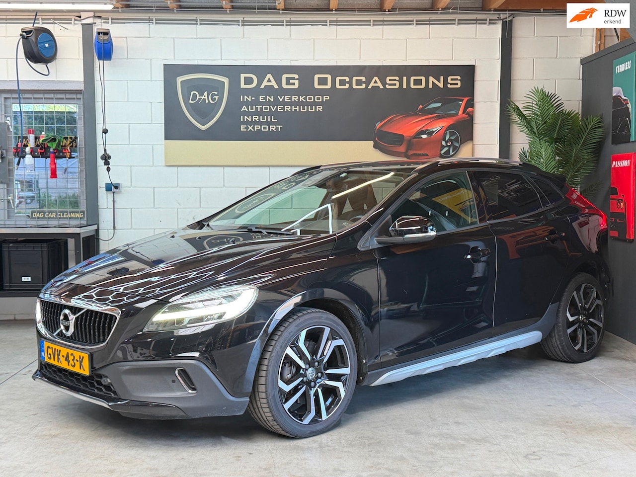 Volvo V40 Cross Country - 1.5 T3 Summum AUTOMAAT|PANO|LEER|PDC|CRUISE - AutoWereld.nl