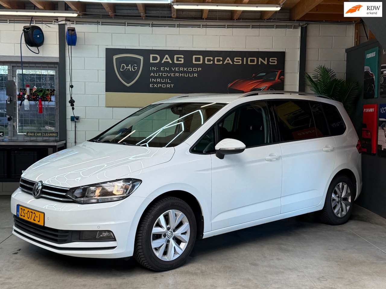 Volkswagen Touran - 1.5 TSI Business CAMERA|AUTOMAAT|ADAPT CRUISE|PDC|TREKHAAK - AutoWereld.nl