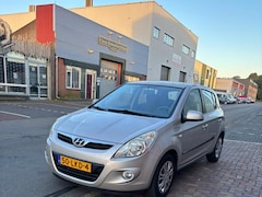 Hyundai i20 - 1.2i DynamicVersion / Airco / Elek ramen