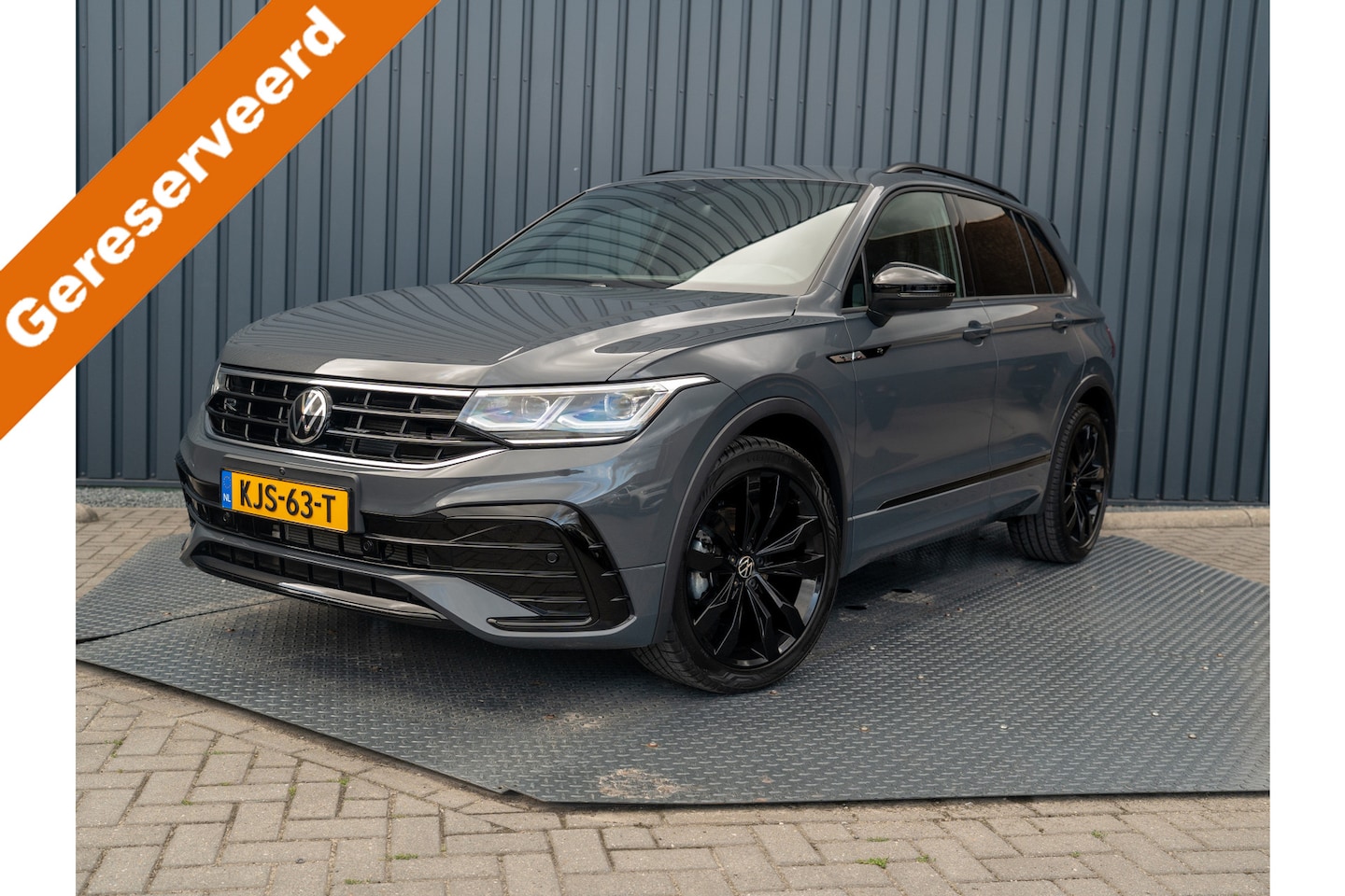 Volkswagen Tiguan - 1.5 TSI R-Line Business+ | 360 Camera | Trekhaak wegkl. | 20'' | Allseason banden | Black - AutoWereld.nl