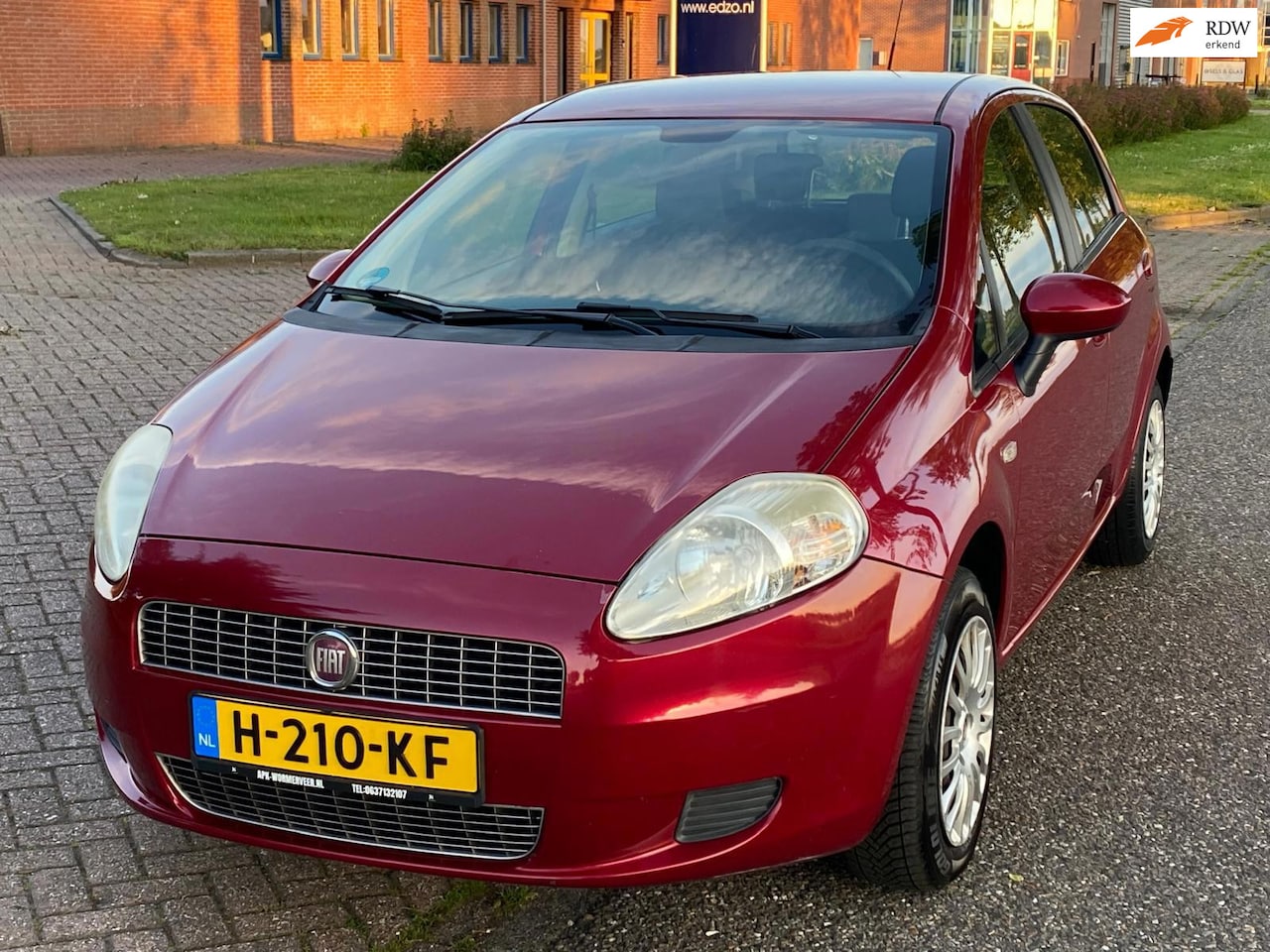 Fiat Grande Punto - 1.4 Active 5-Drs Airco Electric pakket Audio/CD ABS 2 x airbag EBD Colorpakket Trekhaak De - AutoWereld.nl