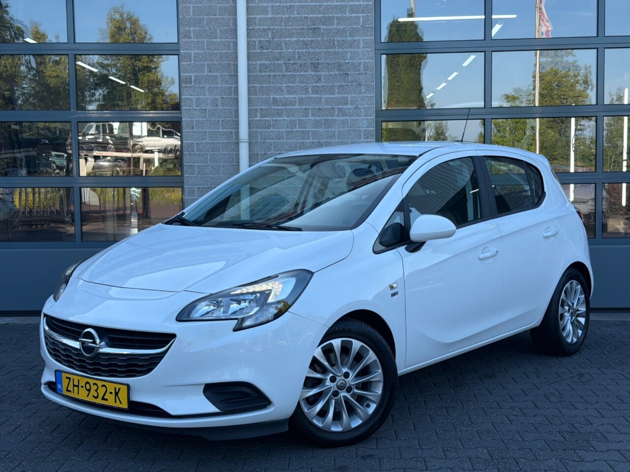 Opel Corsa - 1.0 Turbo 120 Jaar Edition 1.0 Turbo 120 Jaar Edition - AutoWereld.nl