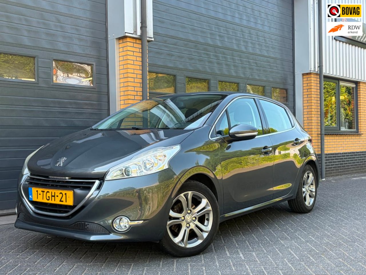 Peugeot 208 - 1.2 VTi Allure 5drs/trekhaak - AutoWereld.nl