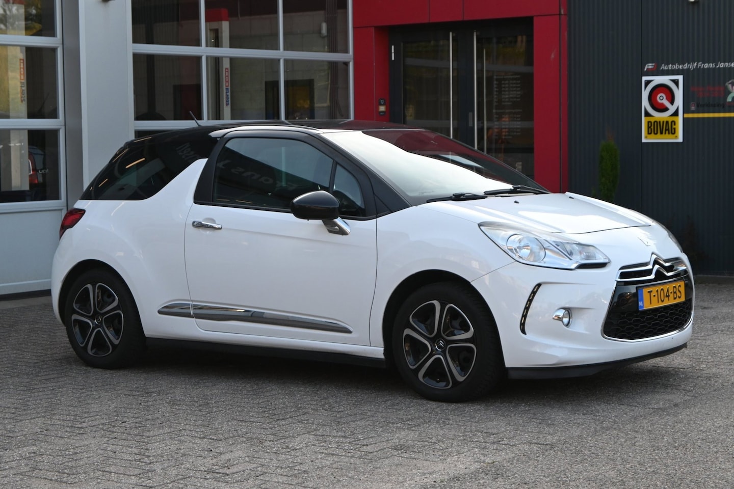 Citroën DS3 - 1.6 So Chic 120pk | Climate | Cruise | HiFi | LED-Dagrij - AutoWereld.nl