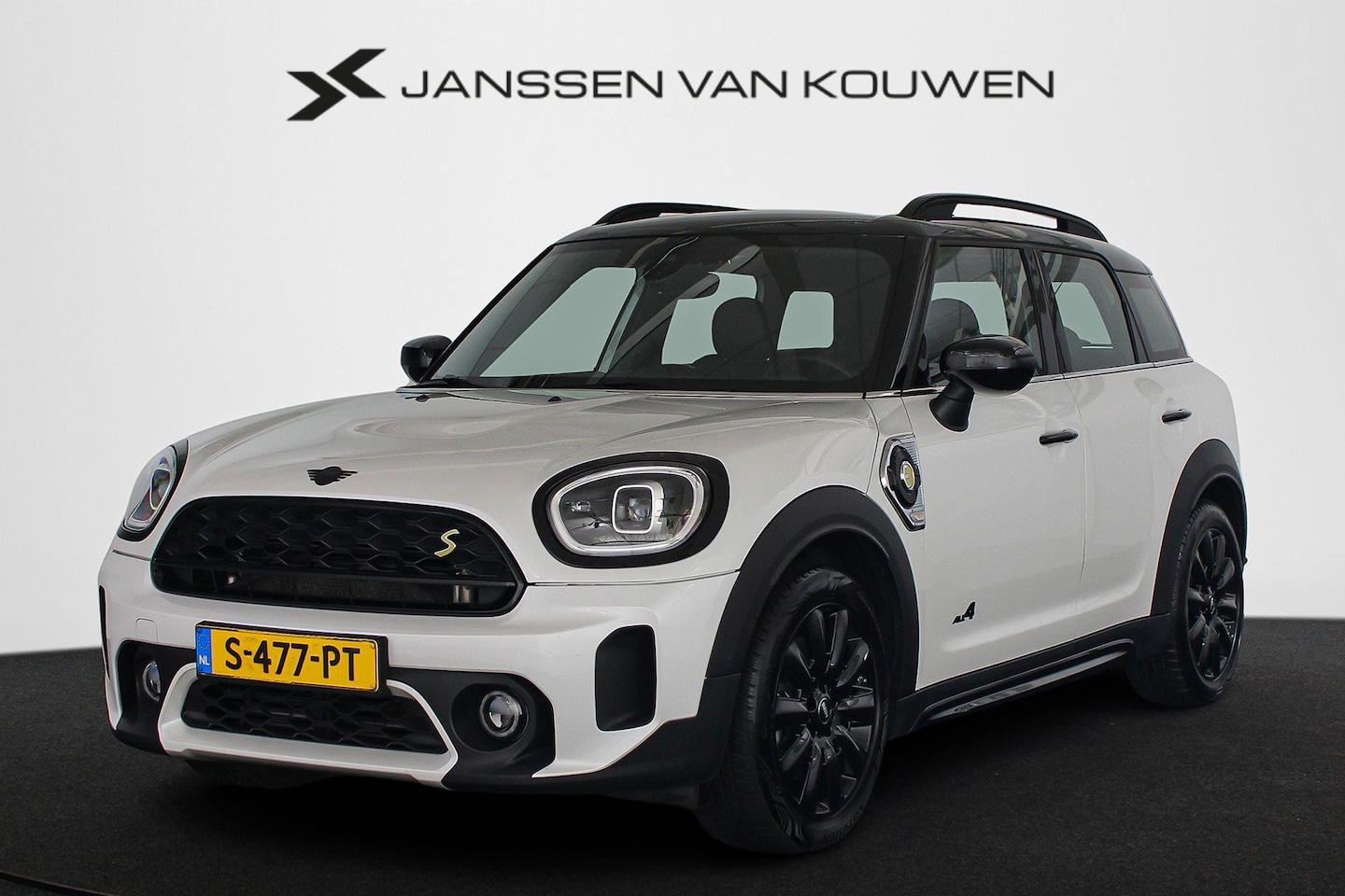 MINI Countryman - 1.5 Cooper S E ALL4 Classic Stoelverwarming Achteruitrijcamera Apple CarPlay - AutoWereld.nl