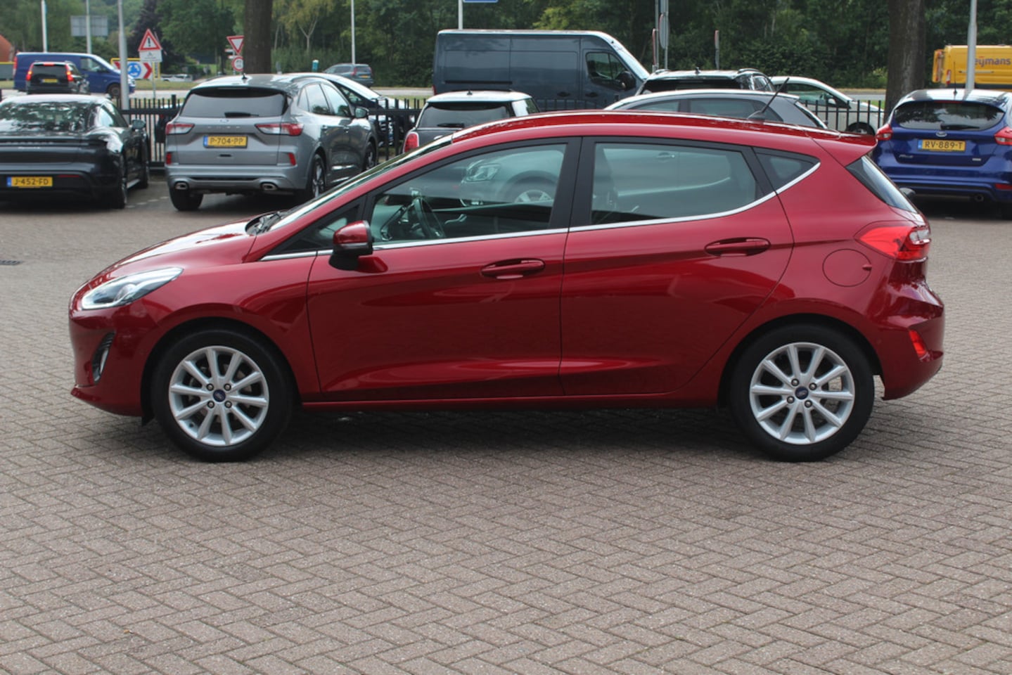 Ford Fiesta - 1.0 EcoBoost Titanium / Trekhaak / Camera / Navigatie / 16'' / B&O / DAB / Stoel+Stuurverw - AutoWereld.nl