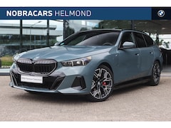 BMW 5-serie Touring - 550e xDrive M Sport Automaat / Trekhaak / Panoramadak / Comfortstoelen / Comfort Access /