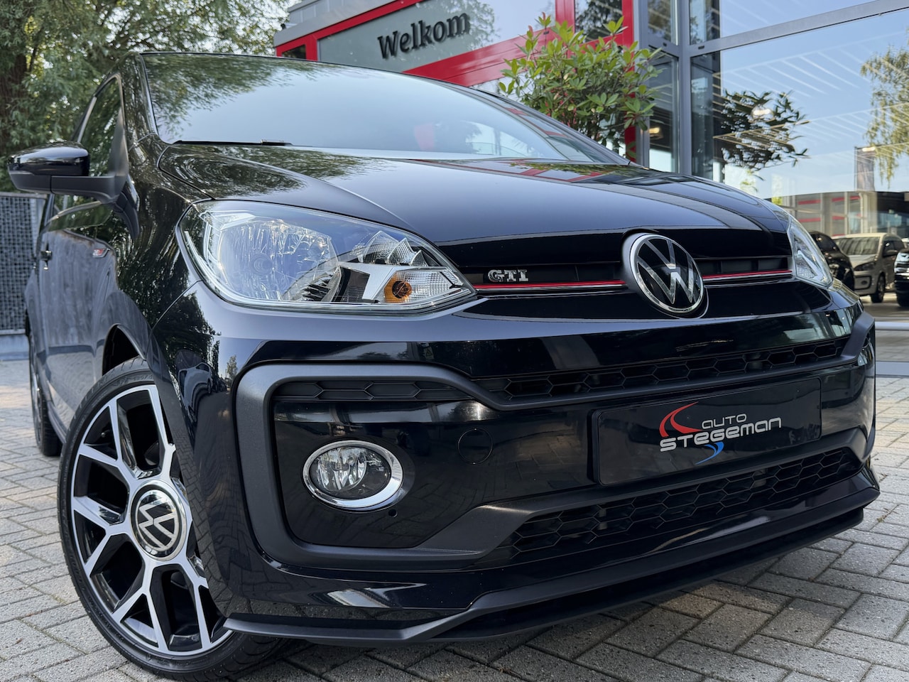 Volkswagen Up! - 1.0 TSI GTI *!* NAVI/ BEATS AUDIO/ CAMERA/ CRUISE/ 17 INCH *!* - AutoWereld.nl