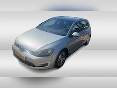 Volkswagen Golf - 1.4 TSI GTE / Panorama Schuifdak / Trekhaak / Camera / Navigatie / 16'' / DAB / Adpt. Crui