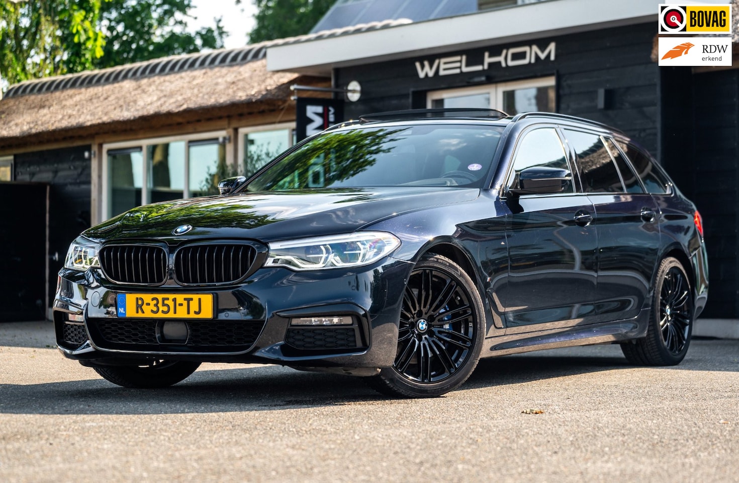BMW 5-serie Touring - 530i High Executive M Pakket I Panoramadak I Adaptive Cruise I Led I Harman Kardon I Soft- - AutoWereld.nl