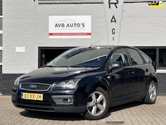 Ford Focus - 1.6-16V Futura Airco Cruise Navi Trekhaak