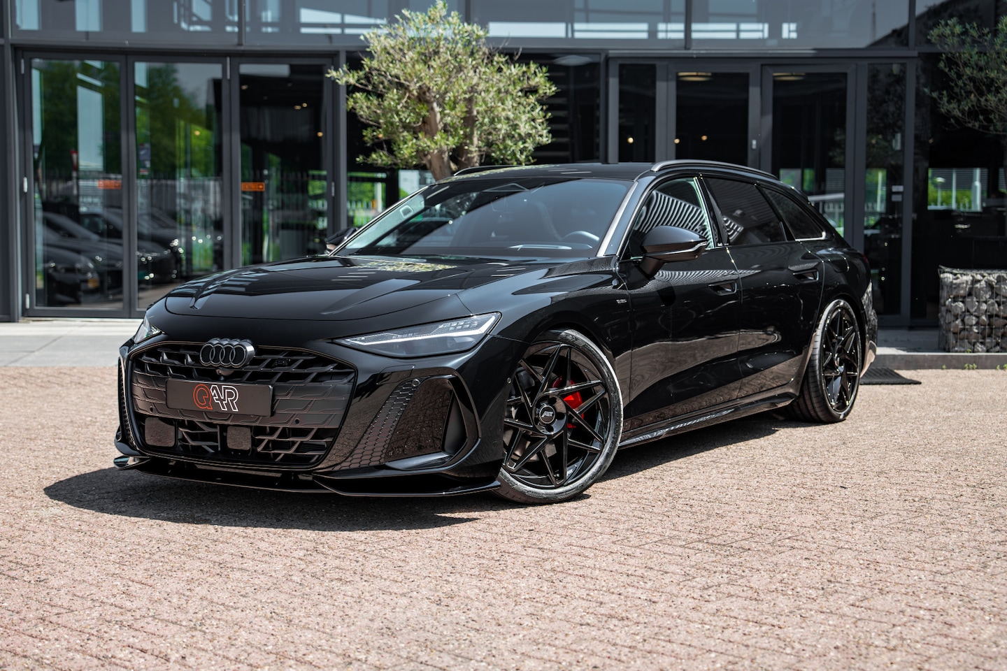 Audi A6 Avant - 2.0 e-hybrid 428pk quattro ABT Aero Competition | Luchtvering | Panoramadak | B&O | Tech P - AutoWereld.nl
