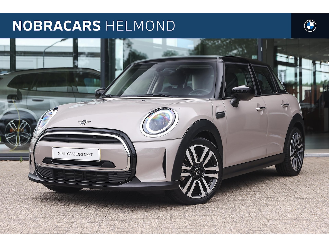 MINI Cooper - Hatchback Classic Automaat / Sportstoelen / LED / Navigatie / Cruise Control / PDC - AutoWereld.nl