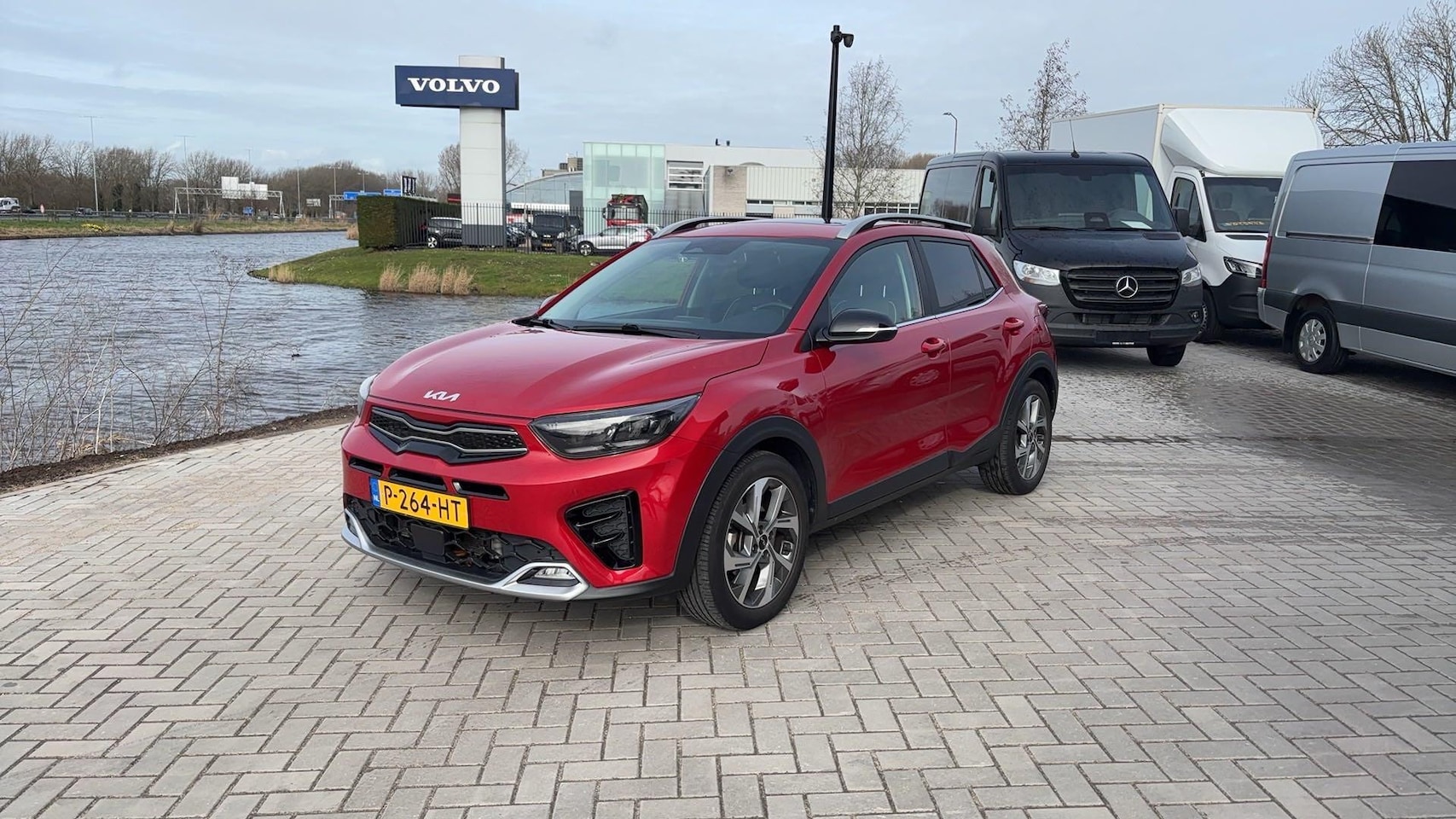 Kia Stonic - 1.0 T-GDi MHEV GT-PlusLine | Schuifdak | Navigatie | Stoel verwarming | Keyless - AutoWereld.nl