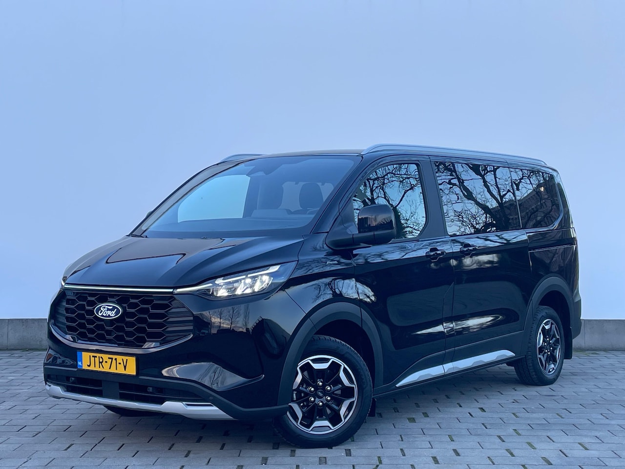 Ford Model T - Custom Active 340 2.5 PHEV 233 pk L1 8 persoons | Winter Pack | Camera | 2x schuifdeur | A - AutoWereld.nl