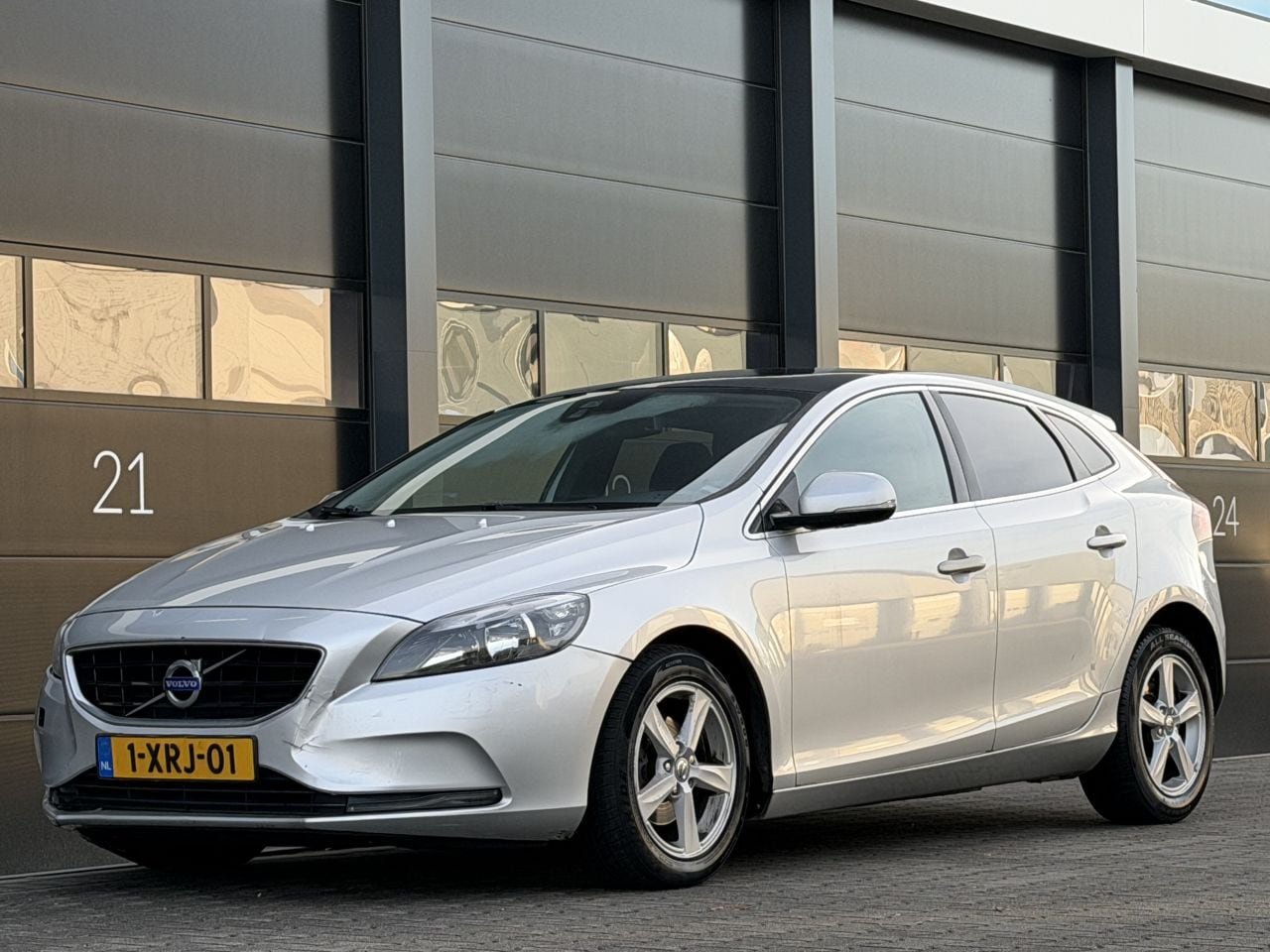 Volvo V40 - V-40 1.6 D2 Panorama Clima PDC - AutoWereld.nl