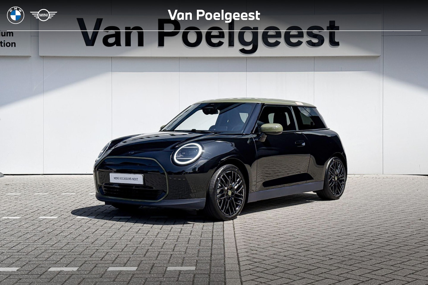 MINI Electric - 3-deurs Cooper SE Paul Smith Ed. M 54.2 kWh | 18 Inch Night Flash Spoke (Black) - AutoWereld.nl