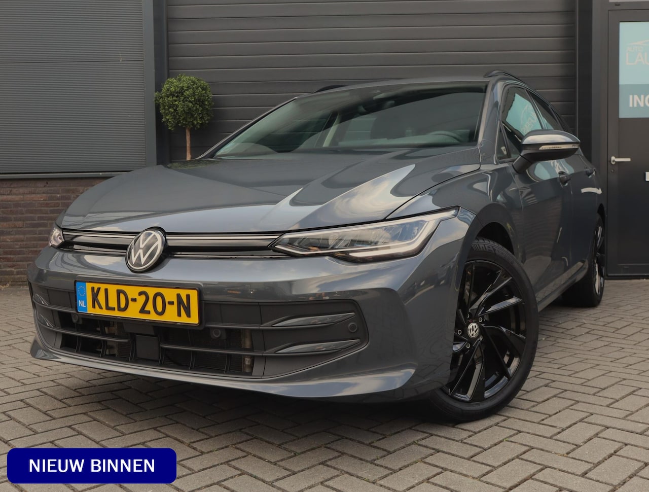 Volkswagen Golf Variant - 1.5 eTSI Life Edition | Trekhaak | Black | Stuur en Stoelverwarming - AutoWereld.nl
