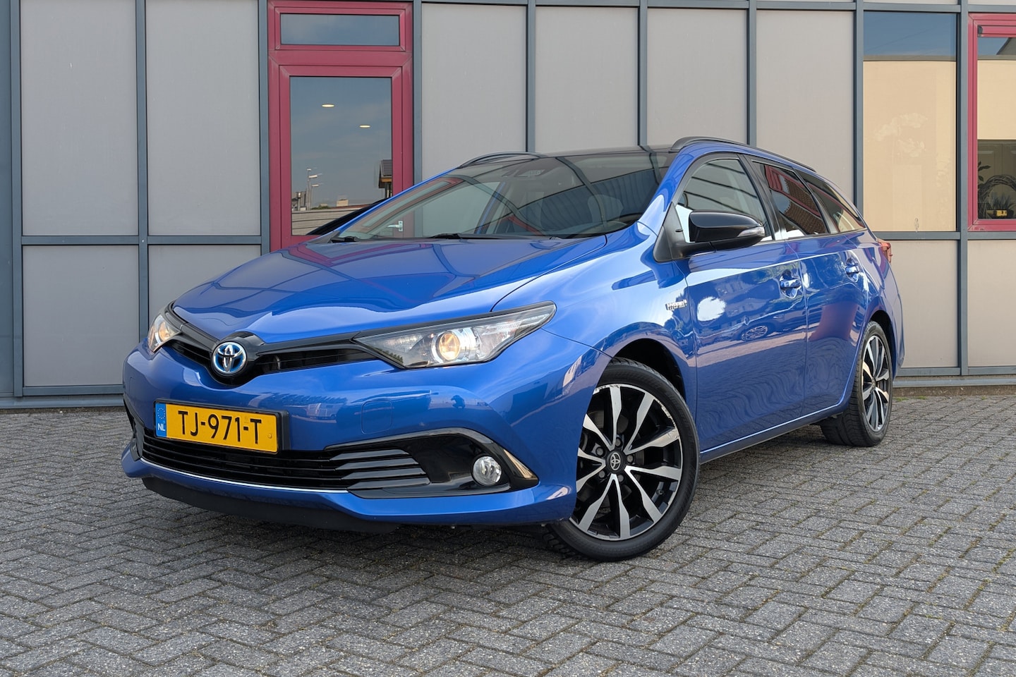 Toyota Auris Touring Sports - 1.8 Hybrid Energy Plus Trekhaak - AutoWereld.nl