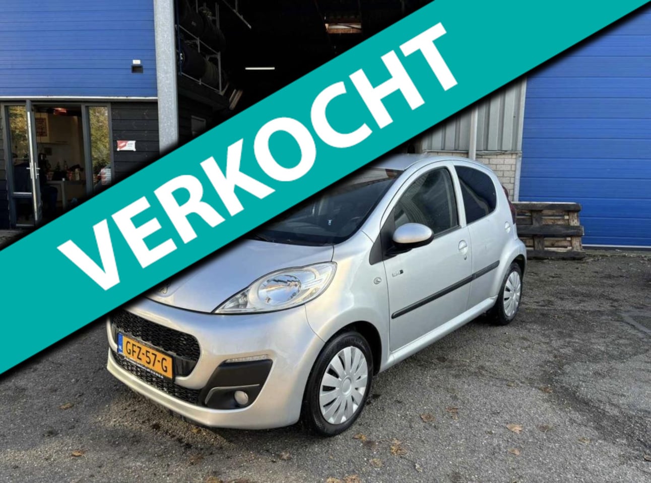 Peugeot 107 - 1.0 Urban Light Accent airco - AutoWereld.nl