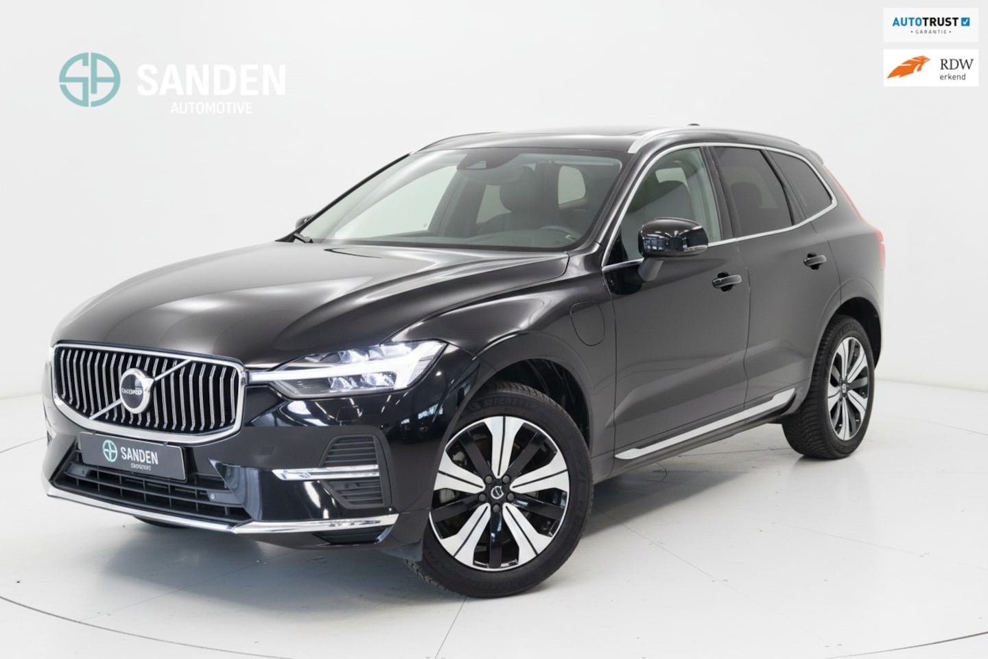 Volvo XC60 - 2.0 T6 Plug-in hybrid AWD Plus Bright|LED|Leder|Navi|Panodak|Safetypack|Winterpack|Trekhaa - AutoWereld.nl