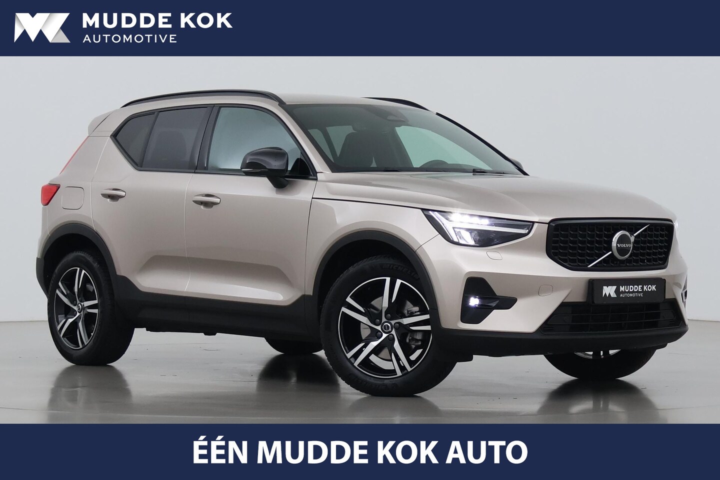 Volvo XC40 - 2.0 B3 Plus Dark | Camera | Memory | Stoel+Stuurverwarming | Keyless | Verwarmde Voorruit - AutoWereld.nl