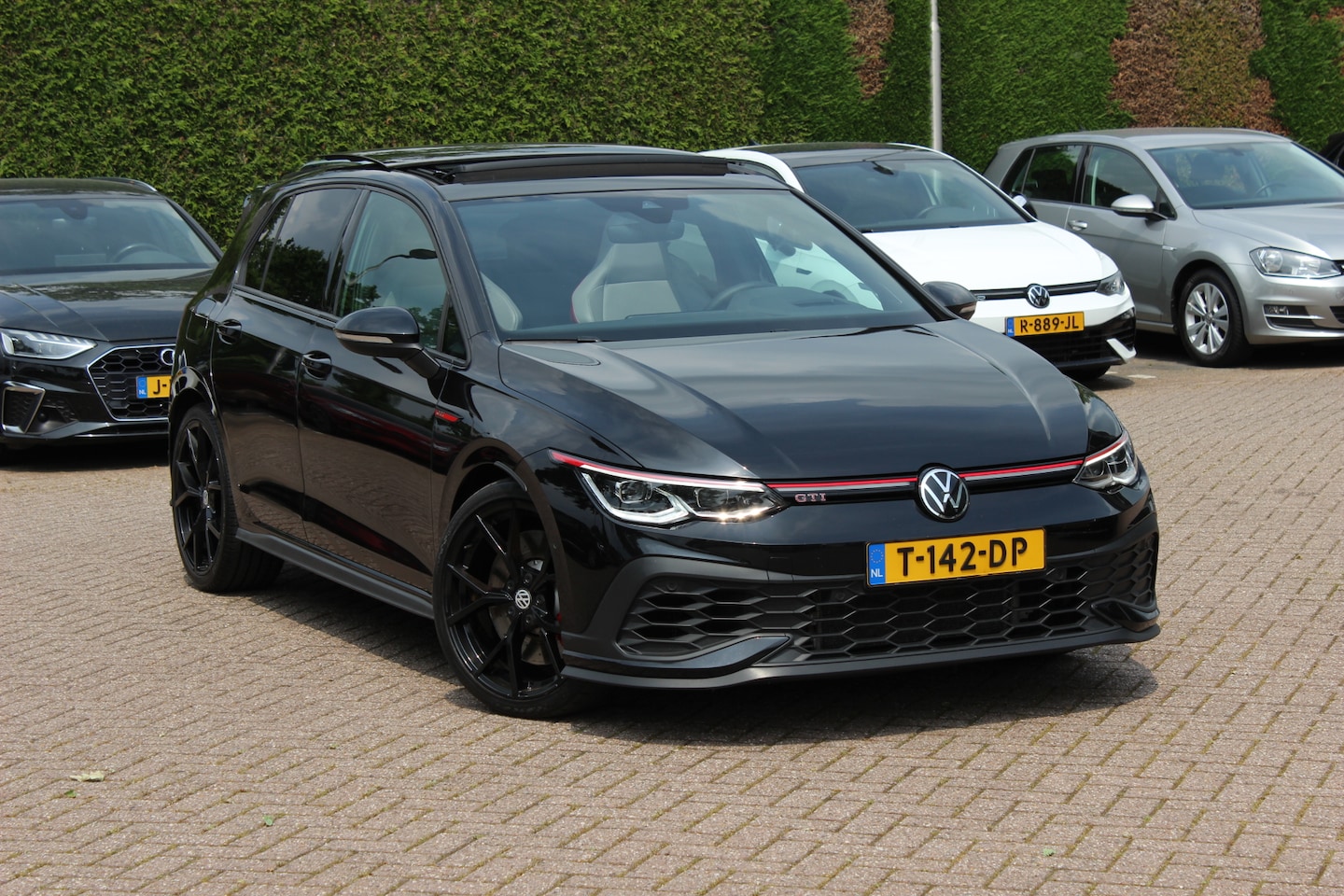 Volkswagen Golf - 2.0 TSI GTI Clubsport / Full option! / Panoramadak / Camera / Head-up / Leder / Nurburgrin - AutoWereld.nl