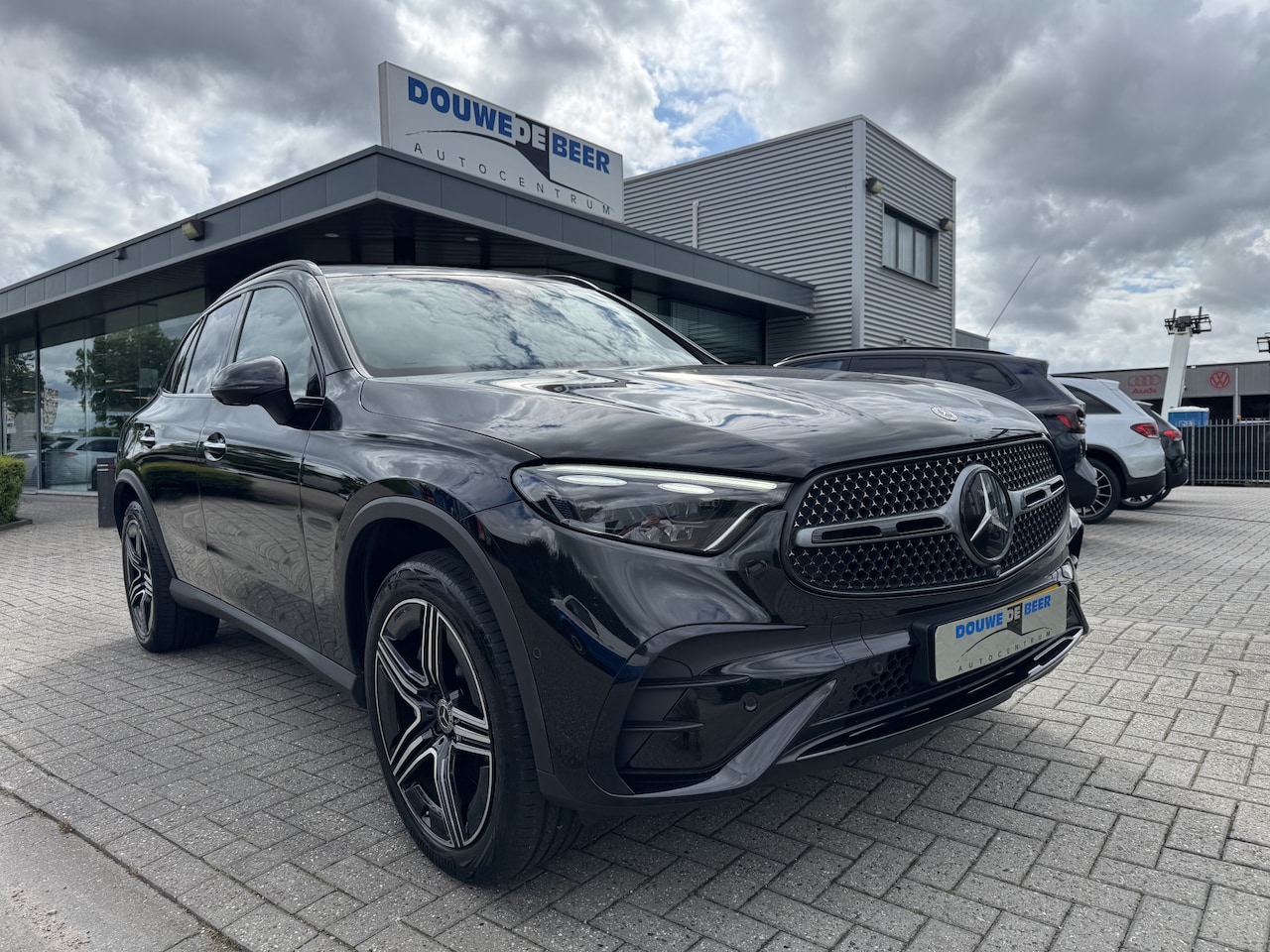Mercedes-Benz GLC-klasse - 300e 4MATIC AMG Night Pano | Trekhaak | memory stoelen | leer | HiFi Premium geluidinstall - AutoWereld.nl