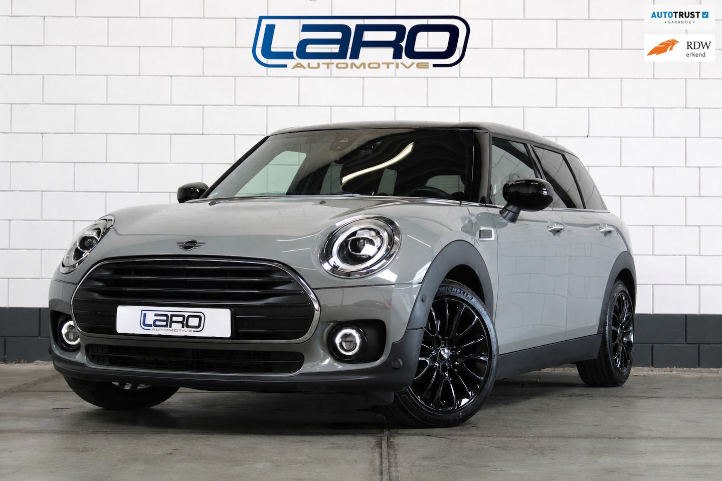 MINI Clubman - 1.5 Cooper 136 pk Aut. | Leer ACC LED CarPlay Climate Stoelver. Chili - AutoWereld.nl