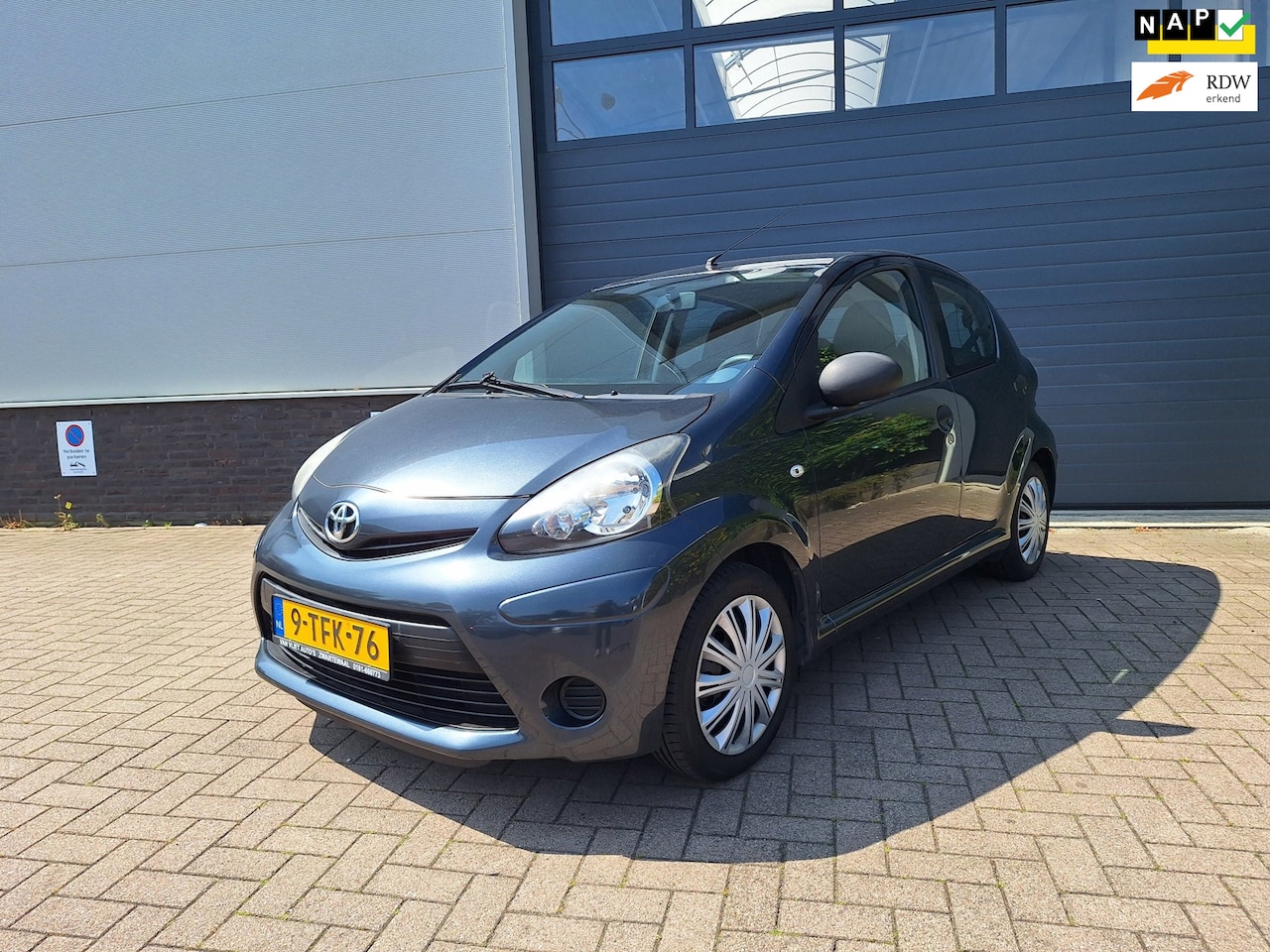 Toyota Aygo - | 1.0 VVT-i Now | Airco | 2e eigenaar NAP | Lage kilometerstand | - AutoWereld.nl