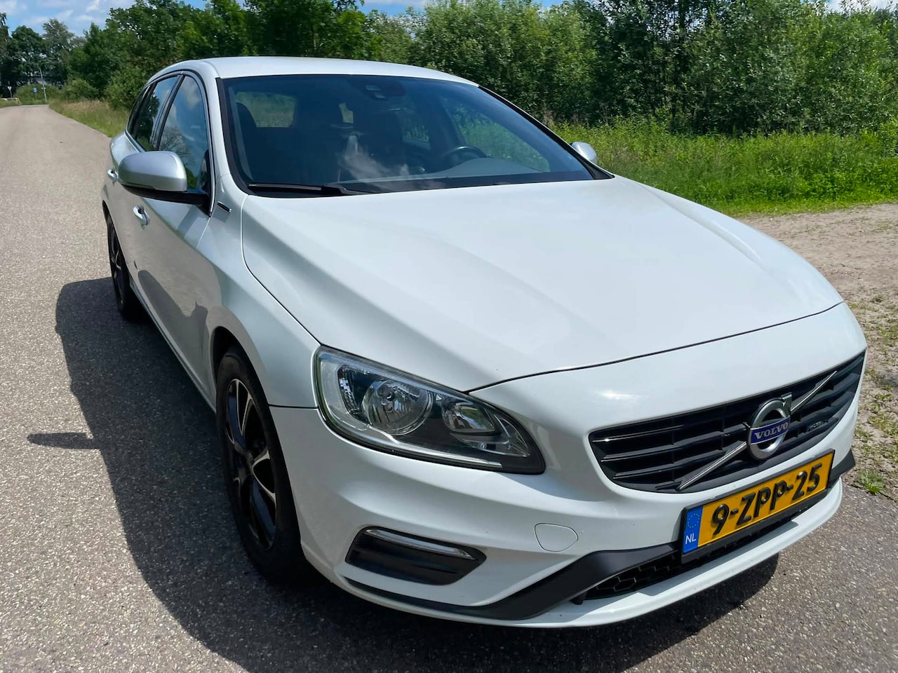 Volvo V60 - 2.4 D6 AWD Plug-In Hybrid R-Design 2.4 D6 AWD Plug-In Hybrid R-Design - AutoWereld.nl